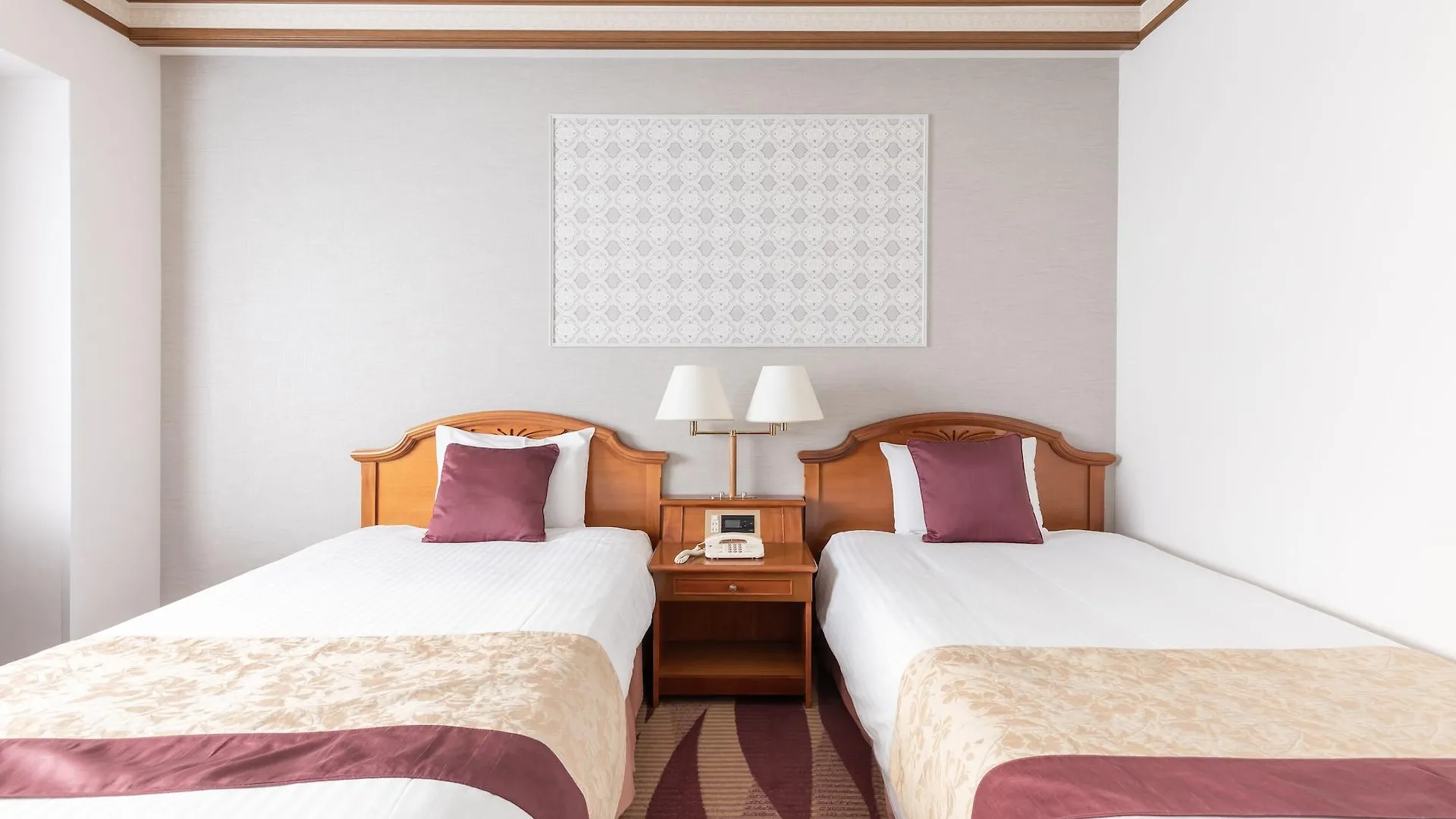 Hotel Plaza Kobe 4*,
